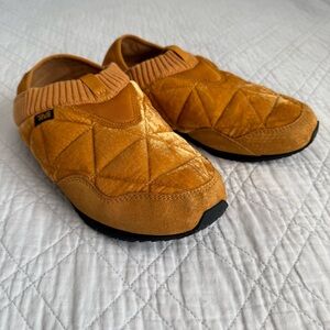 Teva ReEmber Amber Velvet Quilted Loafer Slipper Sneakners